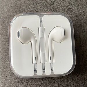 New Apple iPhone corded earbuds